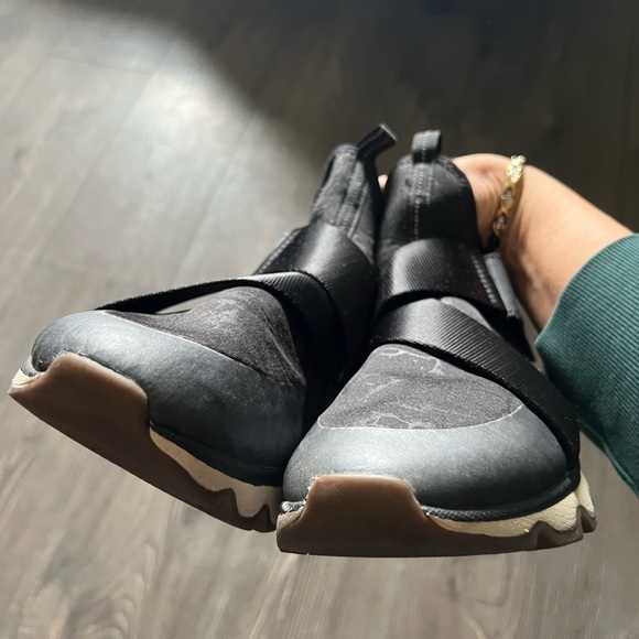 Sorel women’s Tennis shoes. Size 10.5 black! - Picture 5 of 6